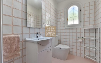 Прекрасная вилла в тихом зеленом районе.